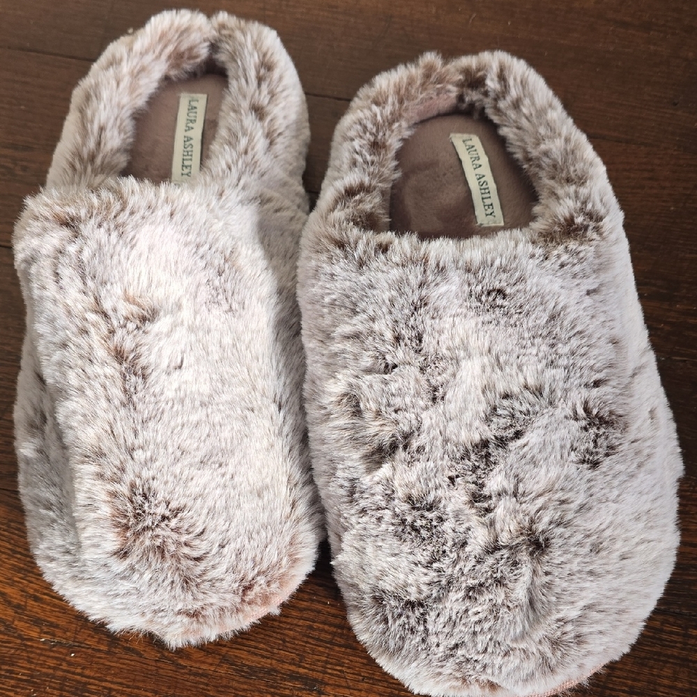 Laura Ashley Plush Faux Fur Slippers Silvery Brownish Beige Size XL Womens